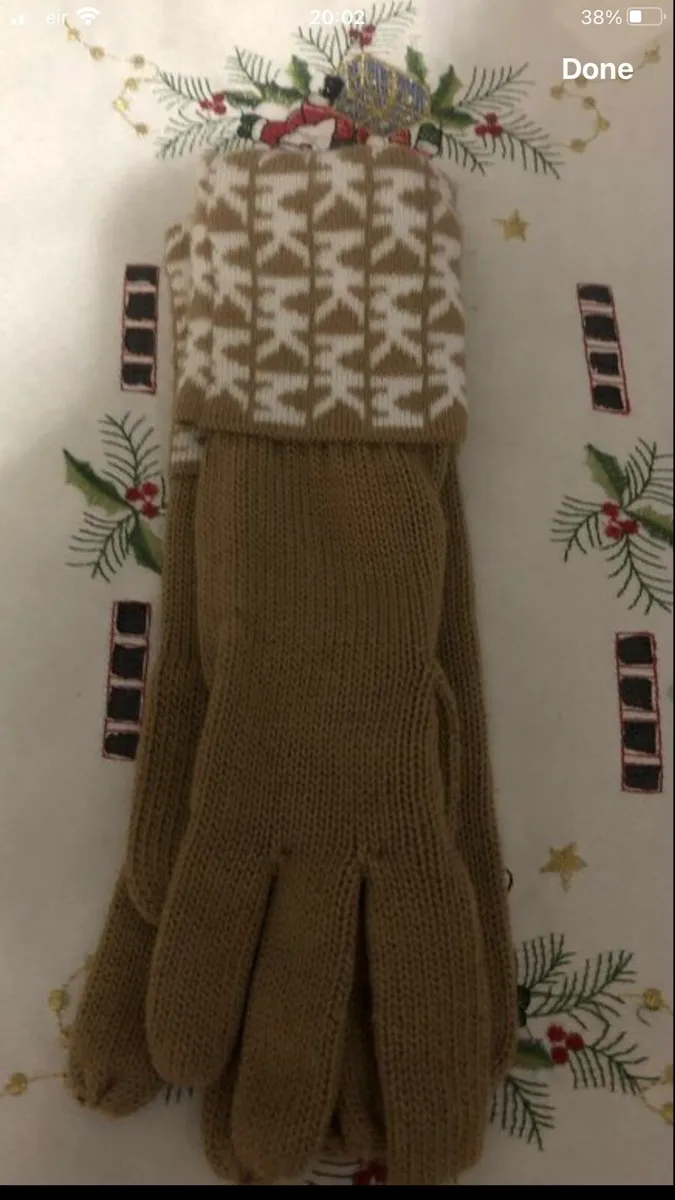 Ladies Michael kors gloves one size €20 - Image 1