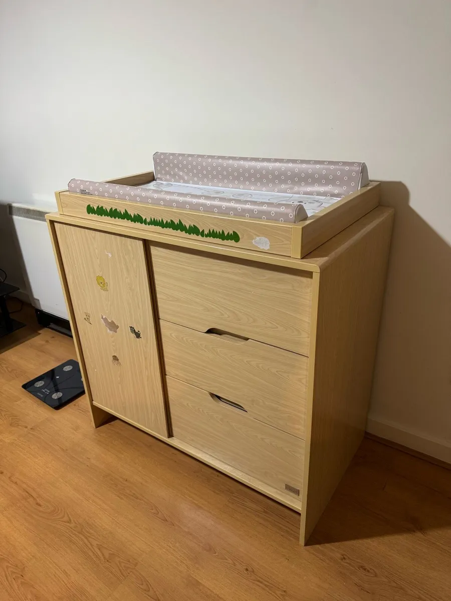 KUB Baby Changing Table + New Mat - Image 2