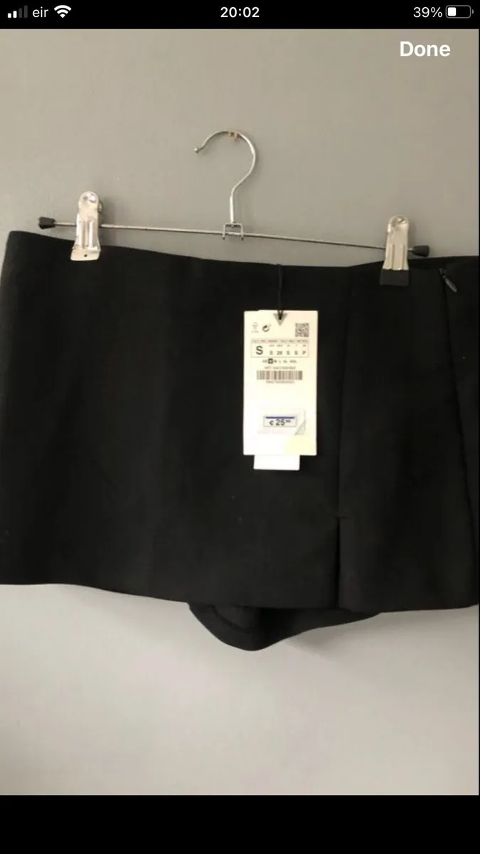 Ladies BNWT  Zara shorts S €15 - Image 1