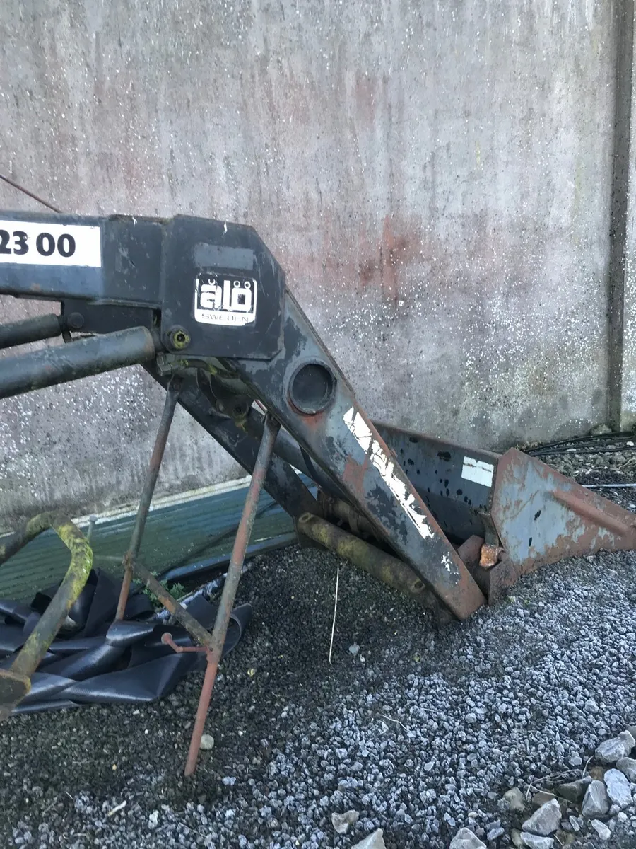 Front loader - Image 1