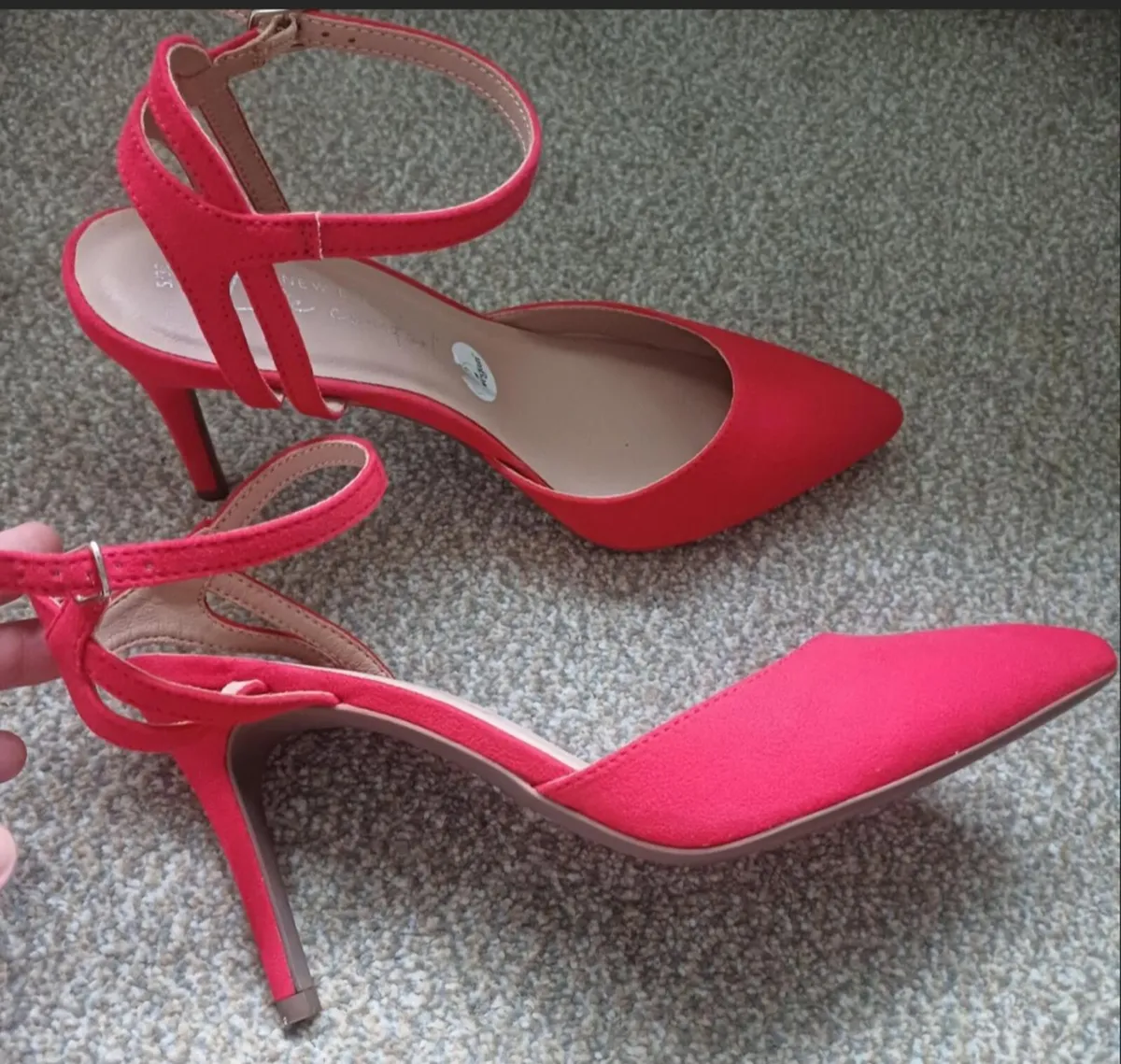 Ladies red heel shoes - Image 1