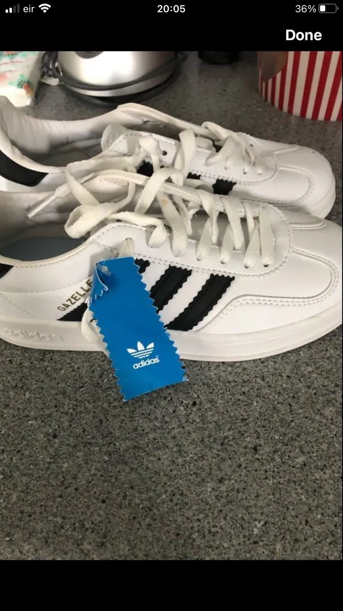 Boys BNWT adidas trainer size 2 €20 - Image 2