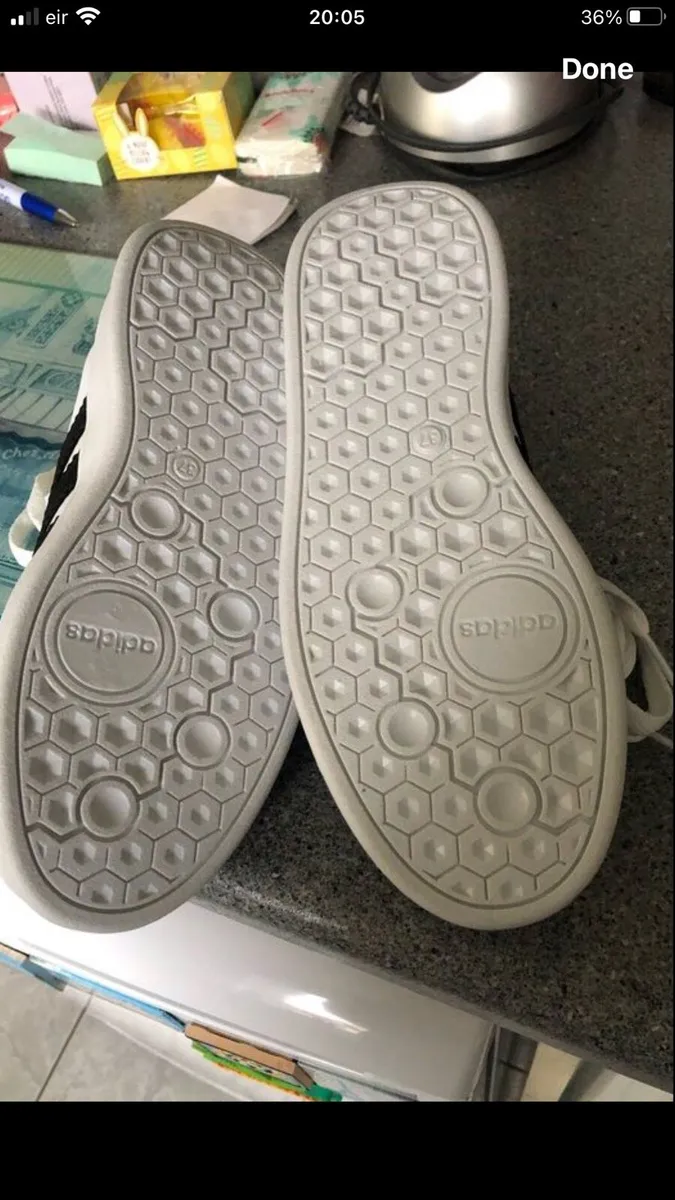 Boys BNWT adidas trainer size 2 €20 - Image 3