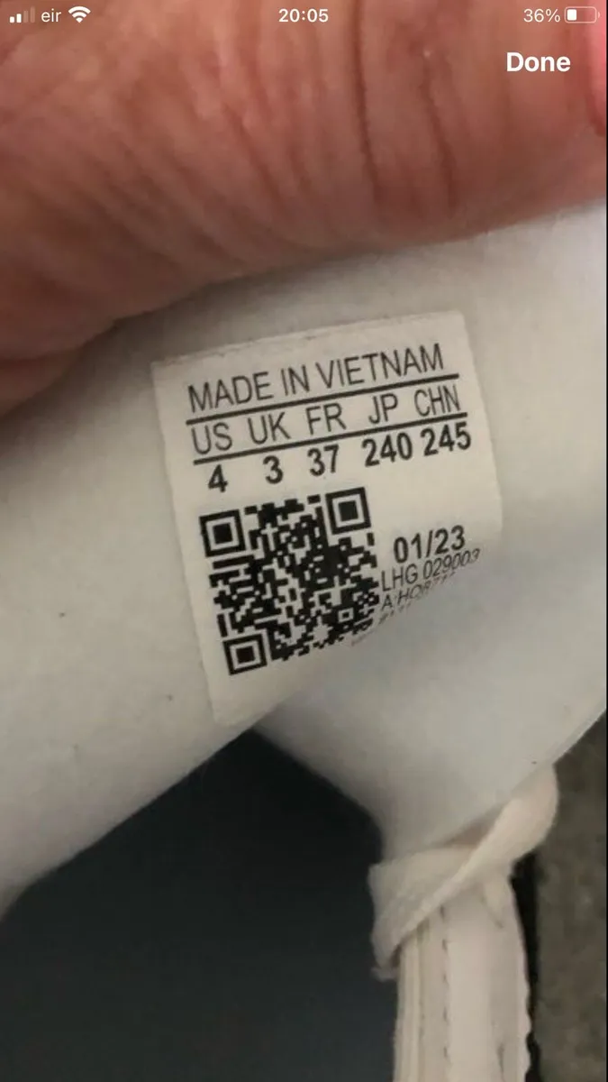 Boys BNWT adidas trainer size 2 €20 - Image 4