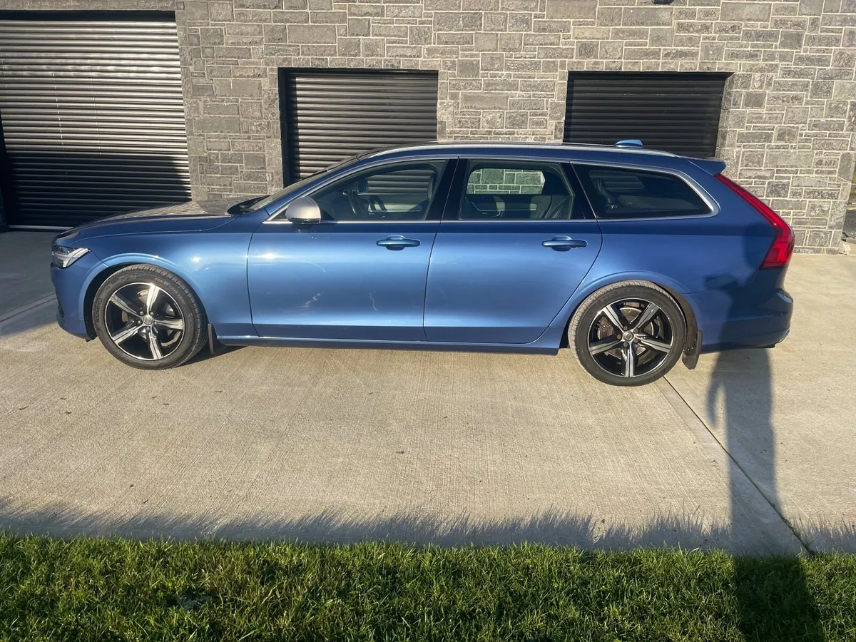 2017 Volvo V90 D4 R design - Image 4