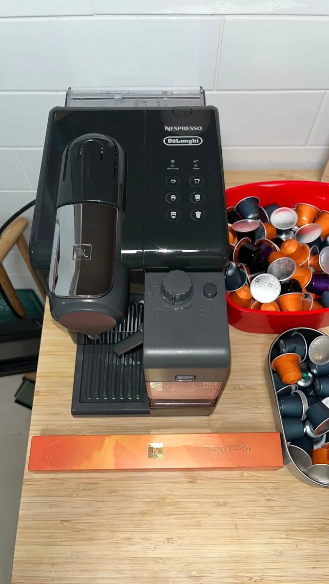 DeLonghi Lattissima Touch Nespresso Coffee Machine - Image 2