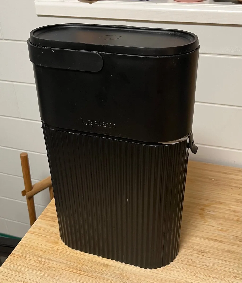 DeLonghi Lattissima Touch Nespresso Coffee Machine - Image 4