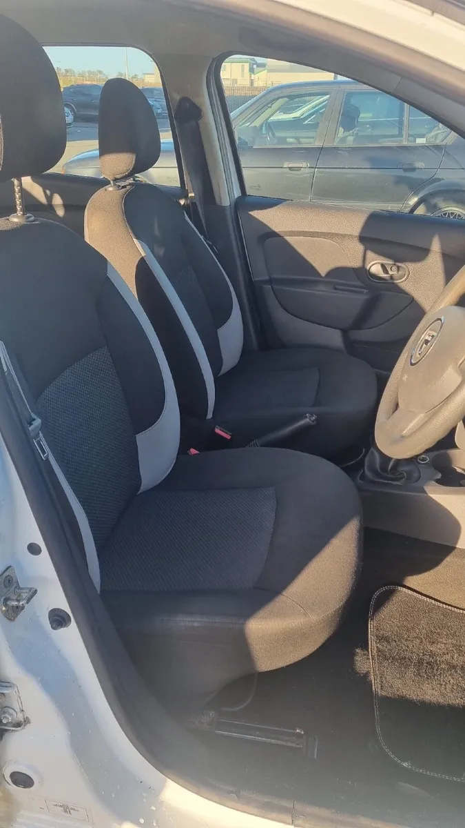 Dacia Sandero 2015 - NCT 08/26 - Image 4