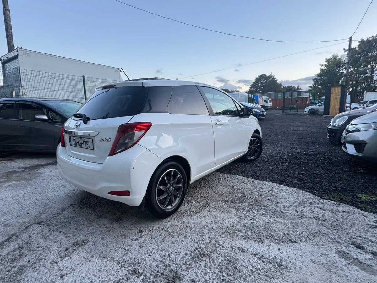 Toyota Yaris 2013 - Image 4