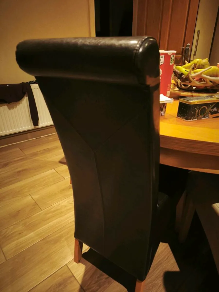 5 dining table chairs - Image 4
