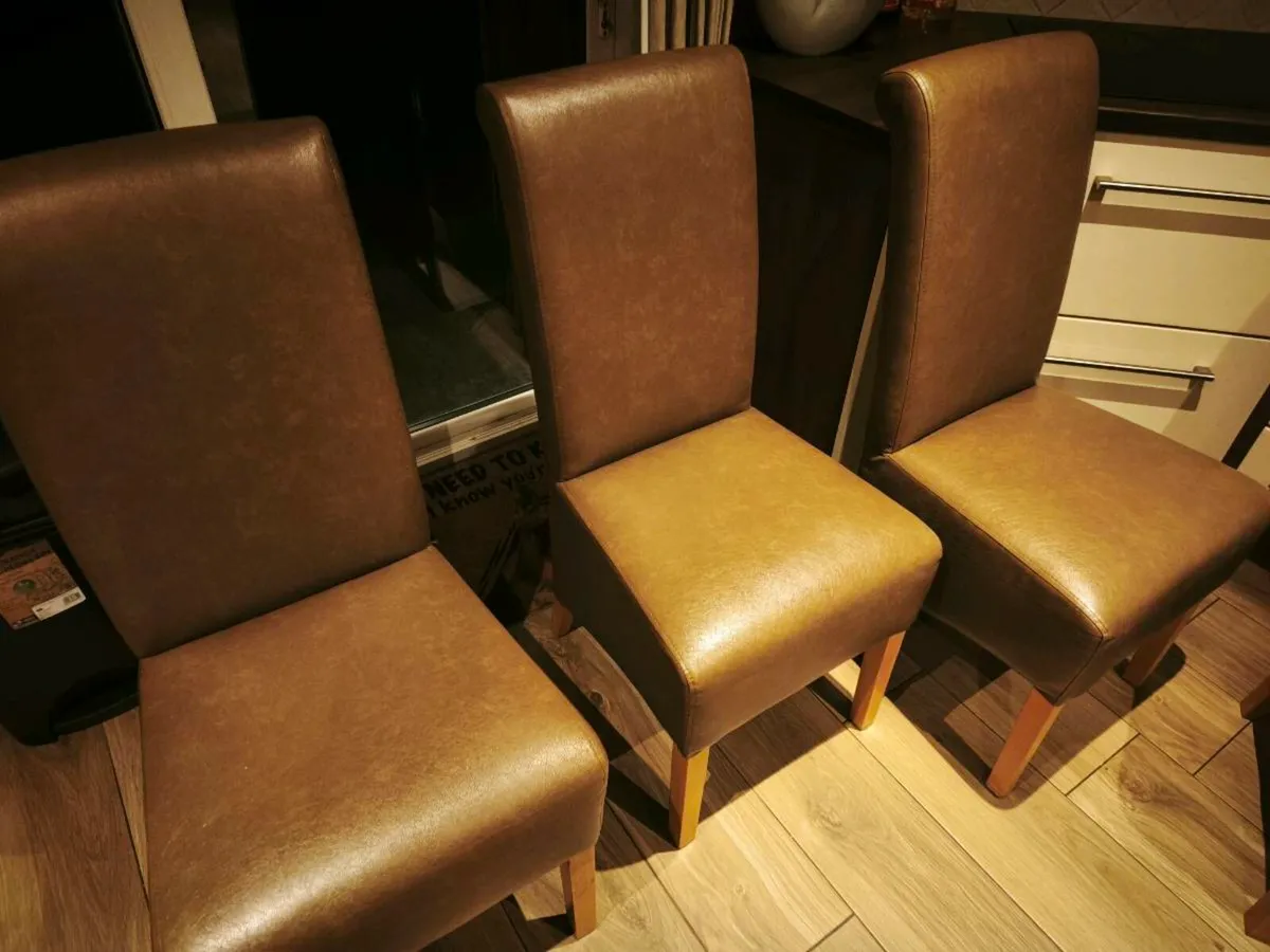 5 dining table chairs - Image 1