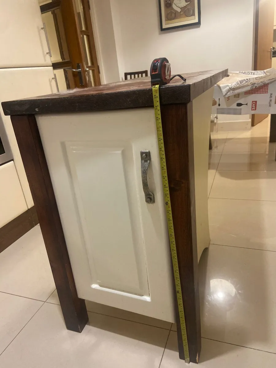 Kitchen Island - Image 1