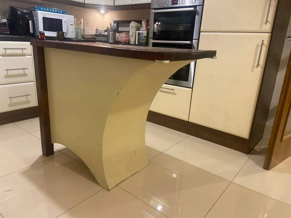 Kitchen Island - Image 3