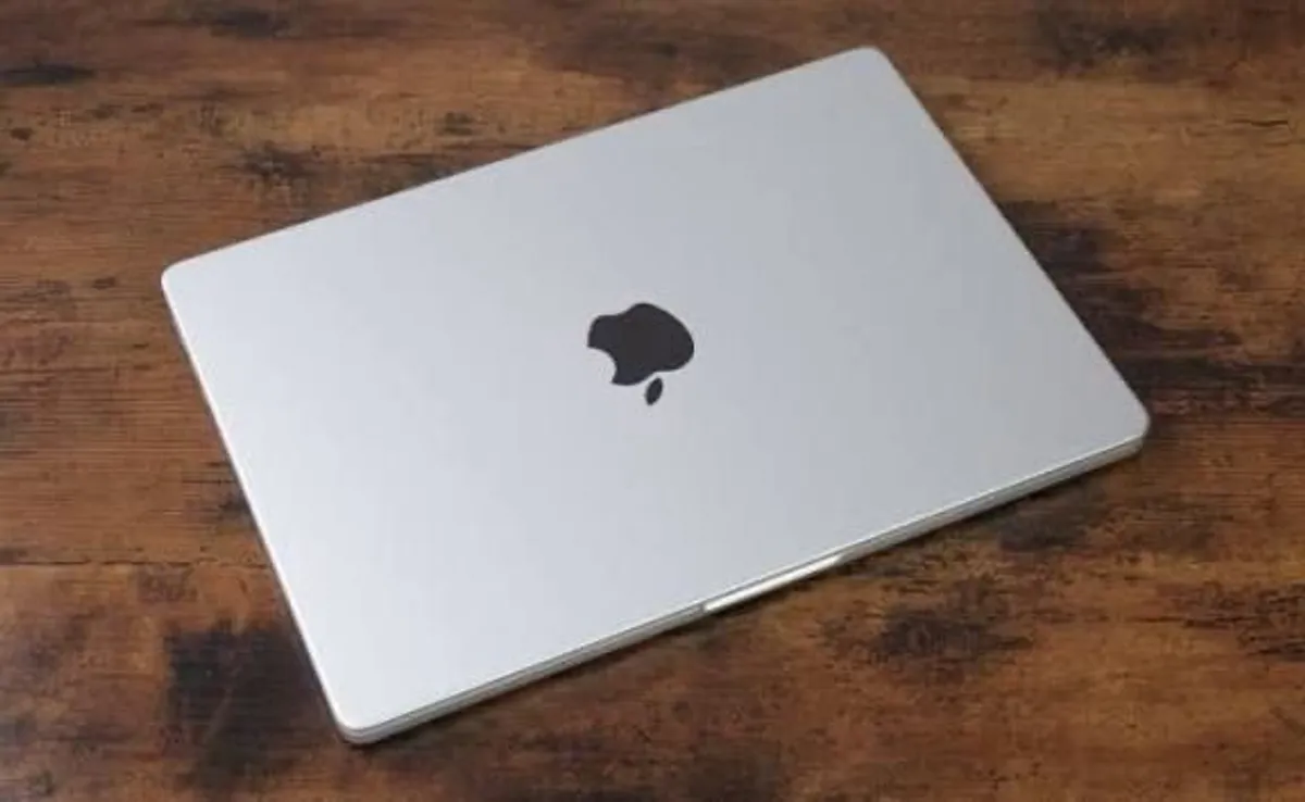 MacBook Pro 14 inch - Image 2