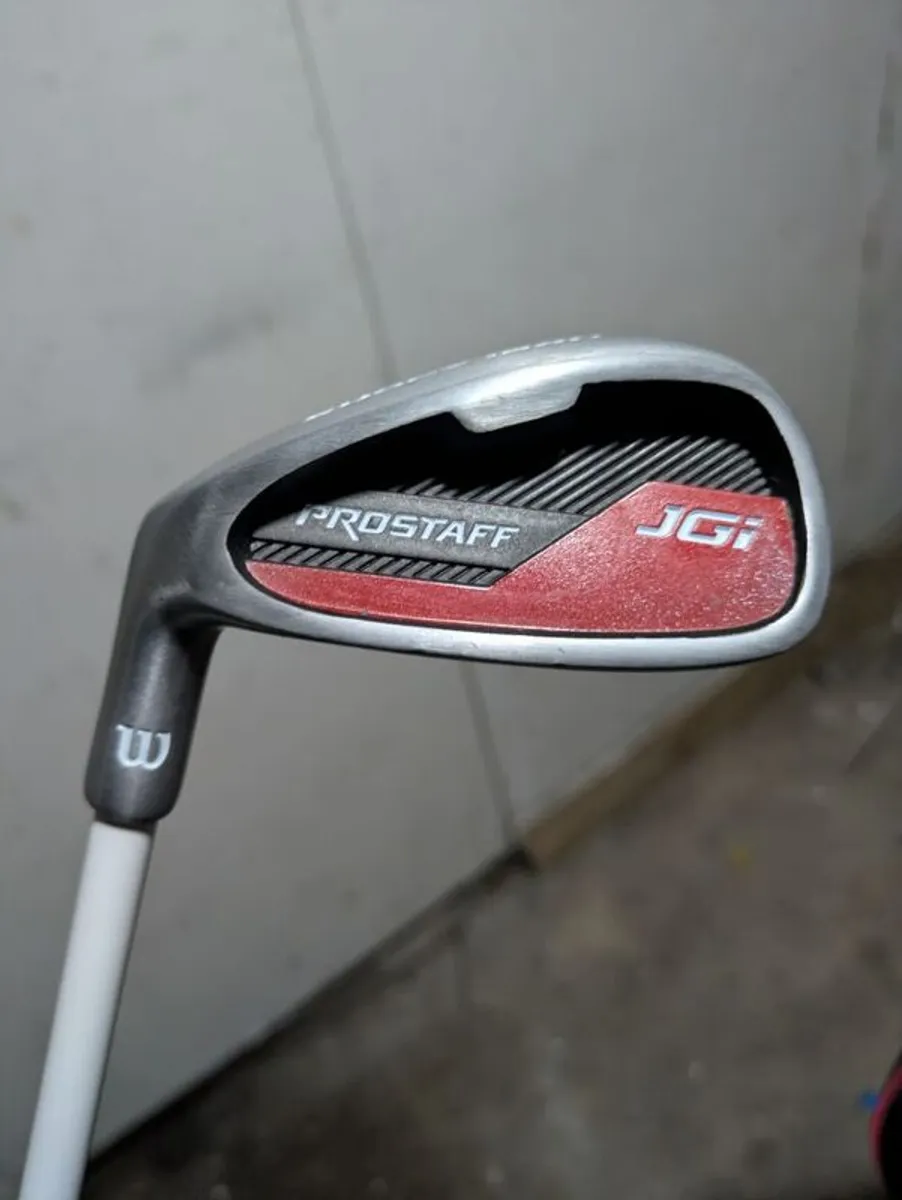 Junior Left handed Wilson golf clubs and bag - Image 4