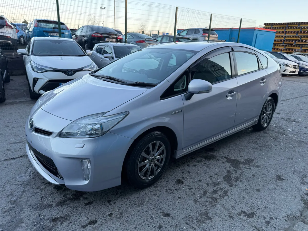2014 Toyota Prius Hybrid Automatic/ Leather Spec - Image 1