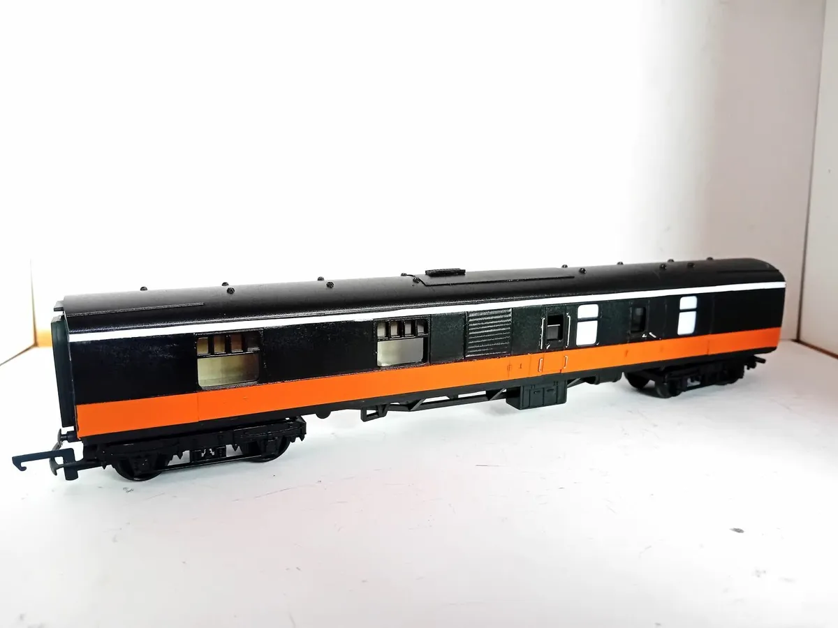 MODEL  RAILWAY   IRISH  MK 1  GENERATER VAN - Image 2