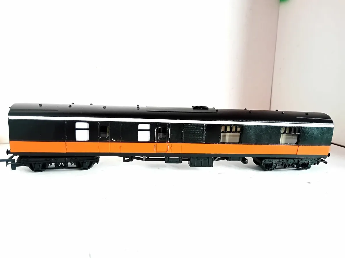 MODEL  RAILWAY   IRISH  MK 1  GENERATER VAN - Image 3