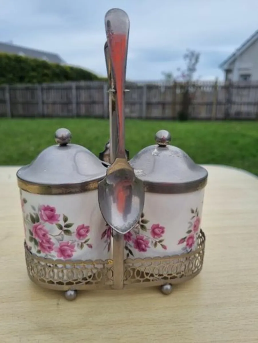 Set of two vintage porcelain sugar bowls - Image 1