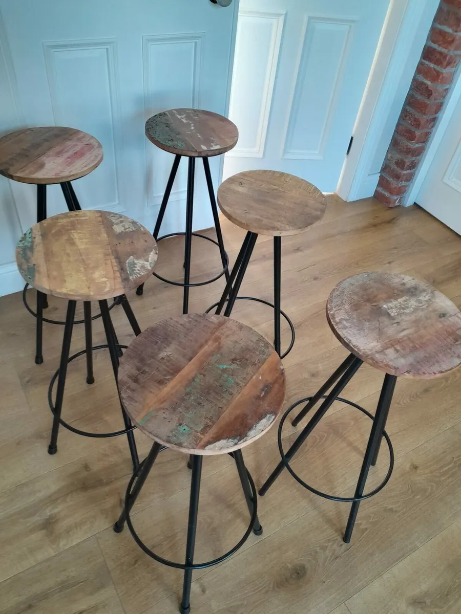 6 bar stools - Image 1