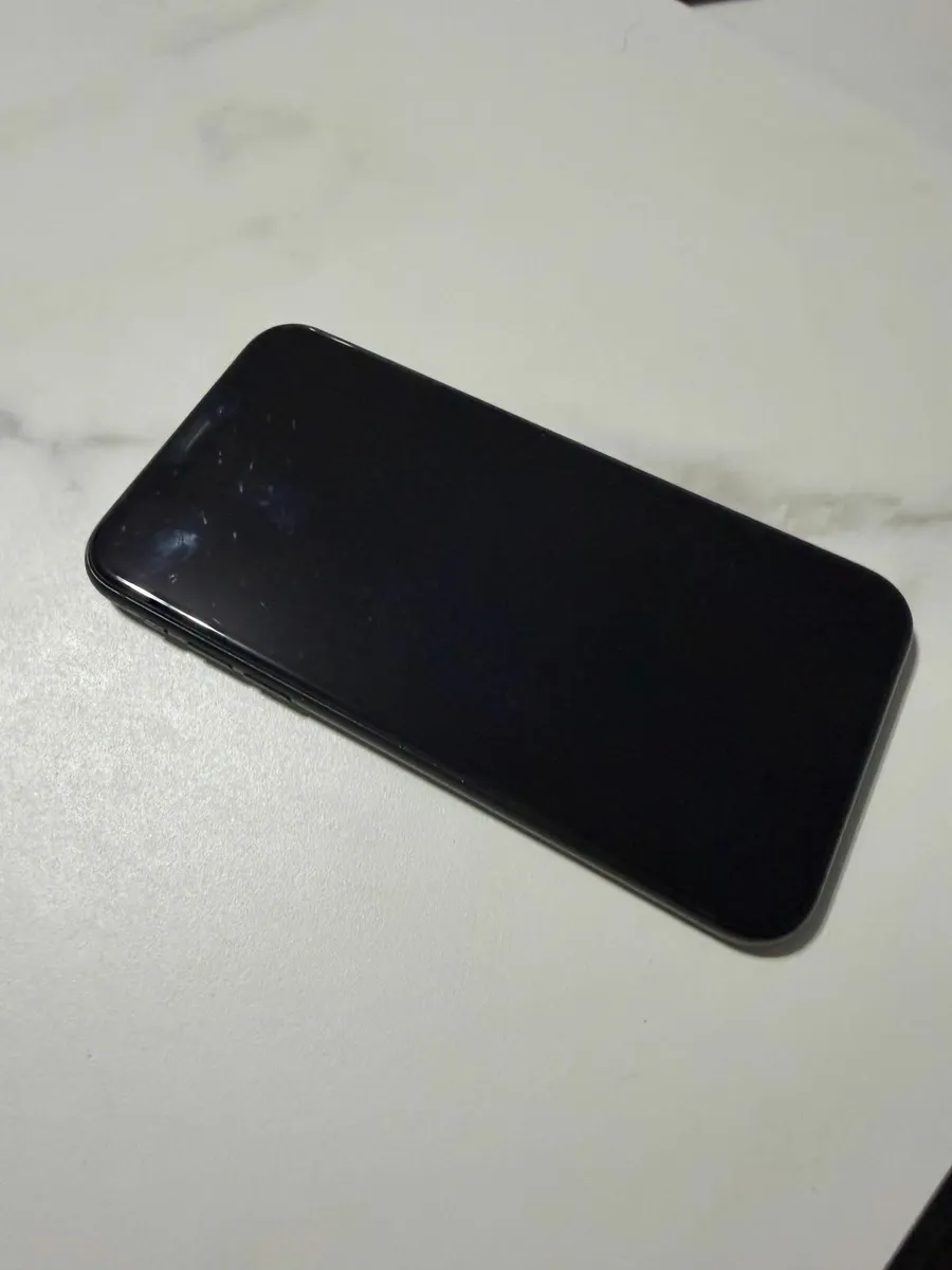 iPHONE XR BLACK 128GB - Image 1