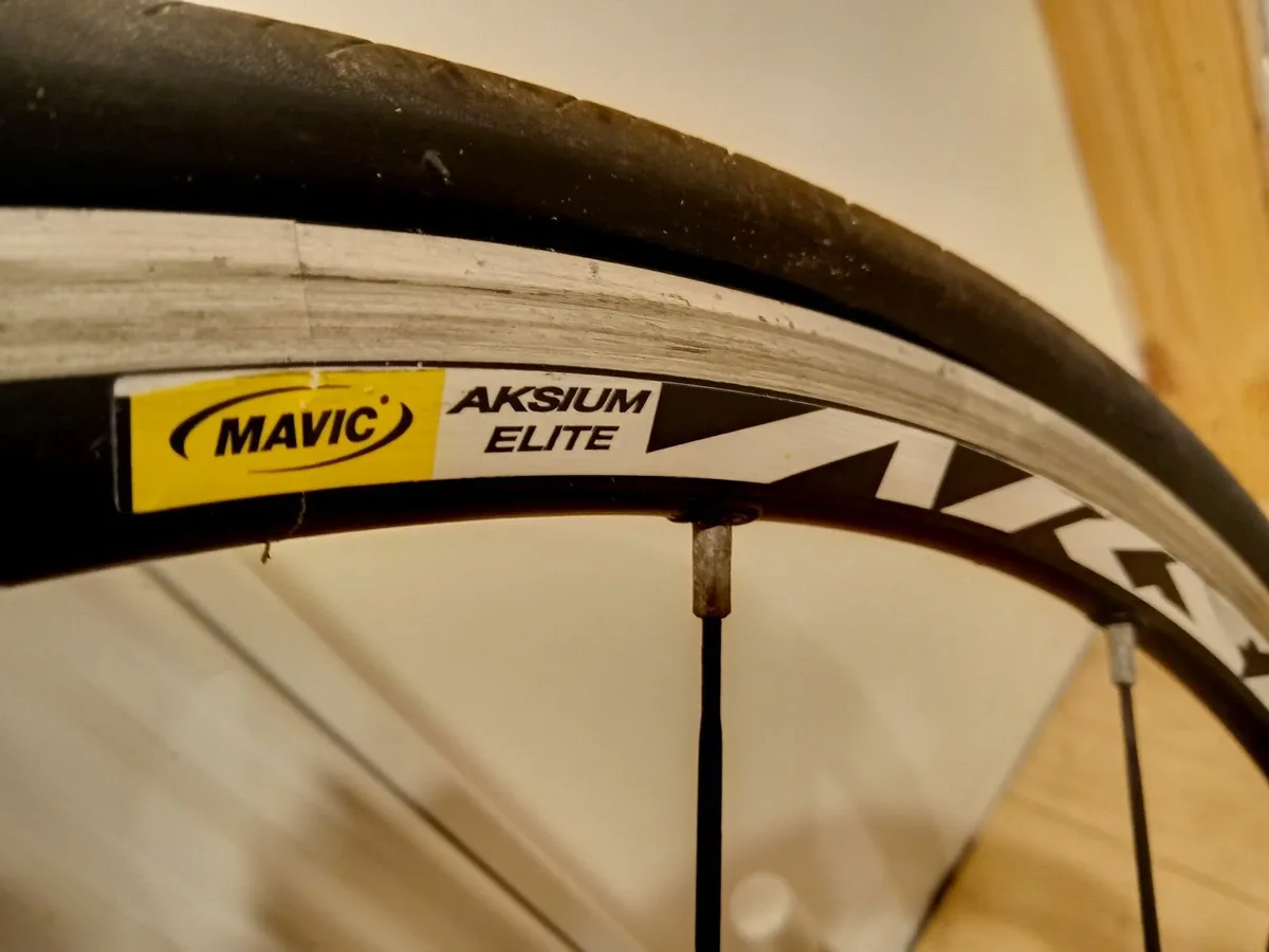 Specialized Allez road bike 2013 - Image 3