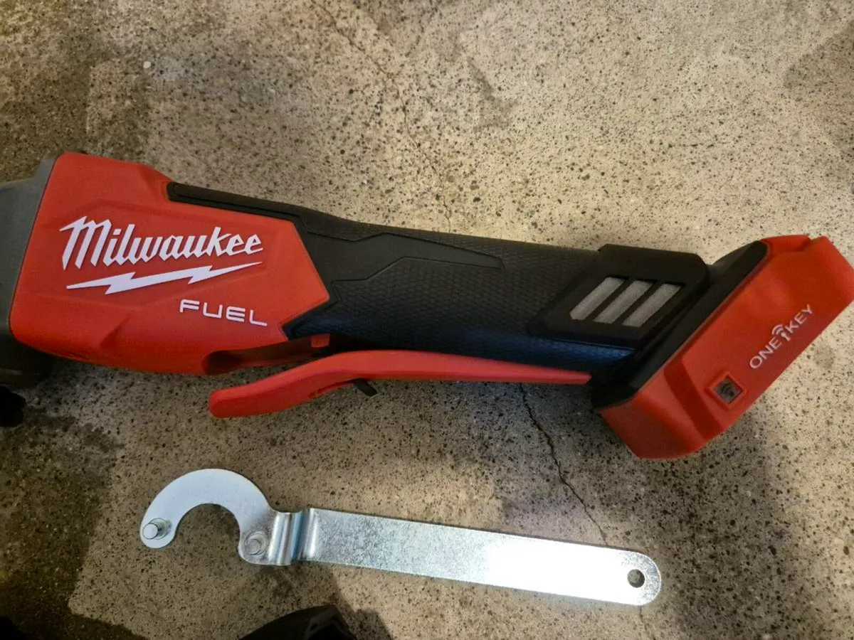 Milwaukee M18 125mm OneKey Angle Grinder Body - Image 2