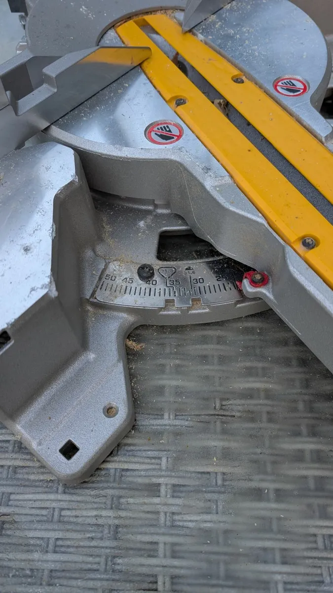 DeWalt 250mm Mitre Saw - Image 3