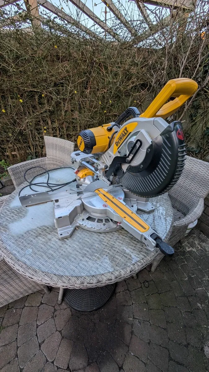 DeWalt 250mm Mitre Saw - Image 4