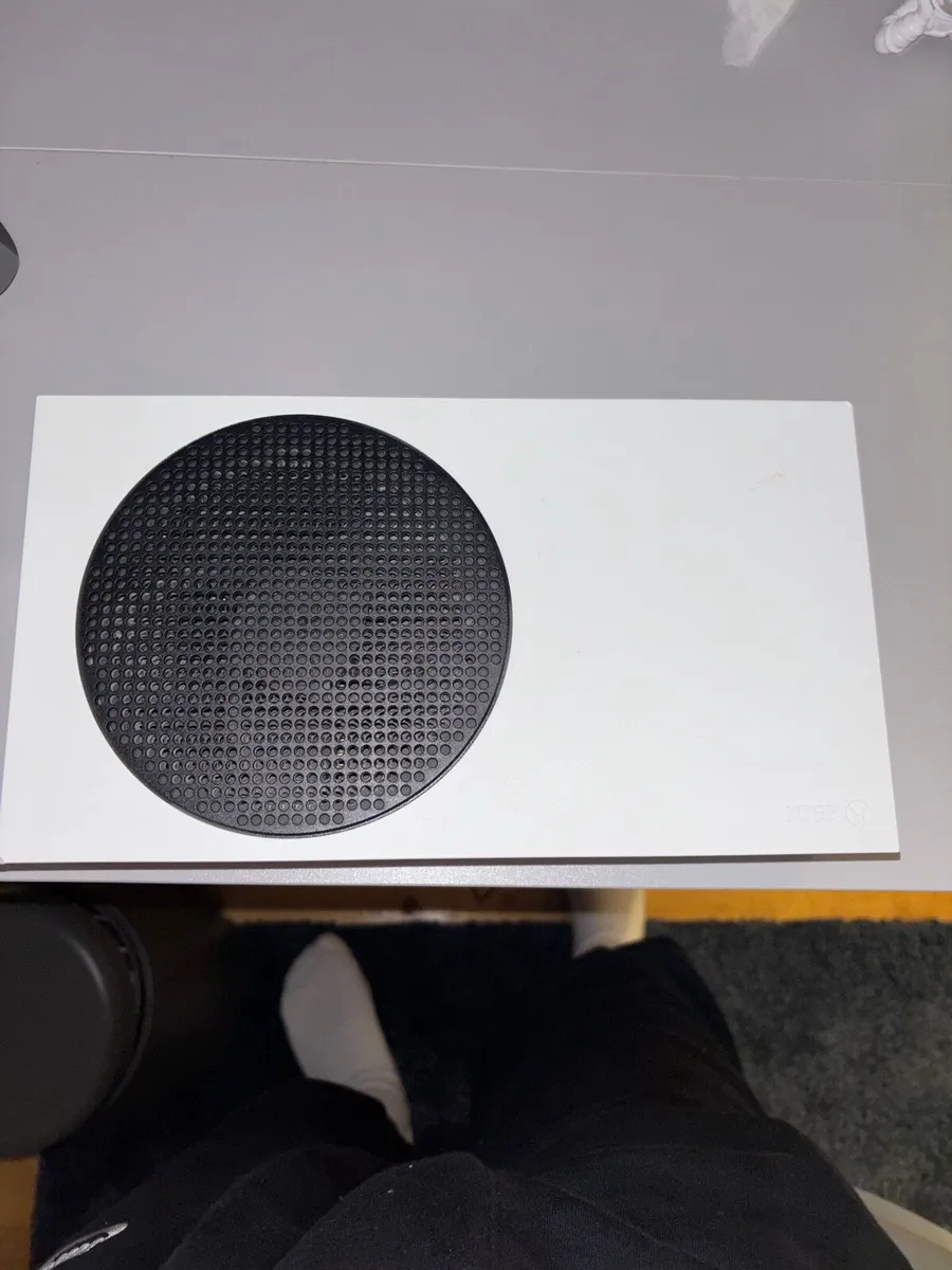 Xbox Series S incl docking station & controllers - Image 4