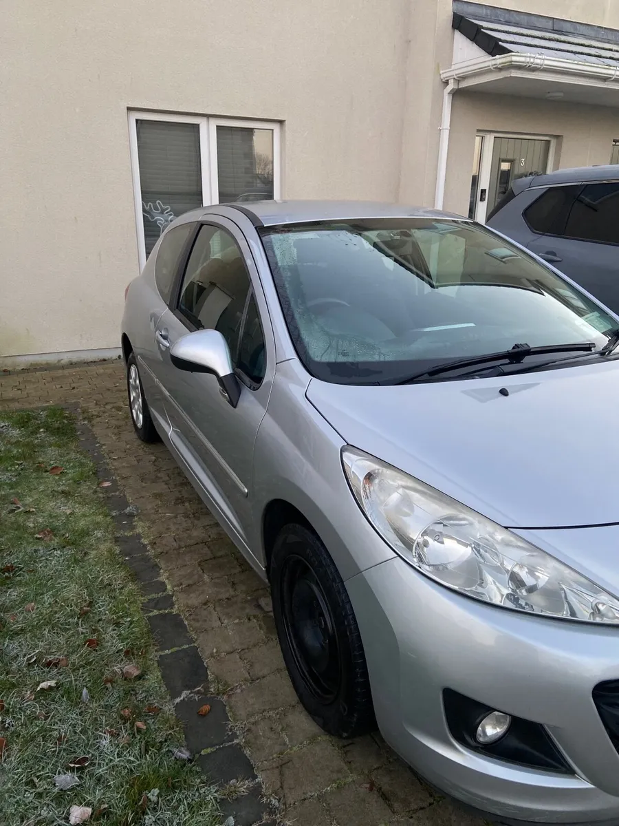 Peugeot 207 2011 - Image 2