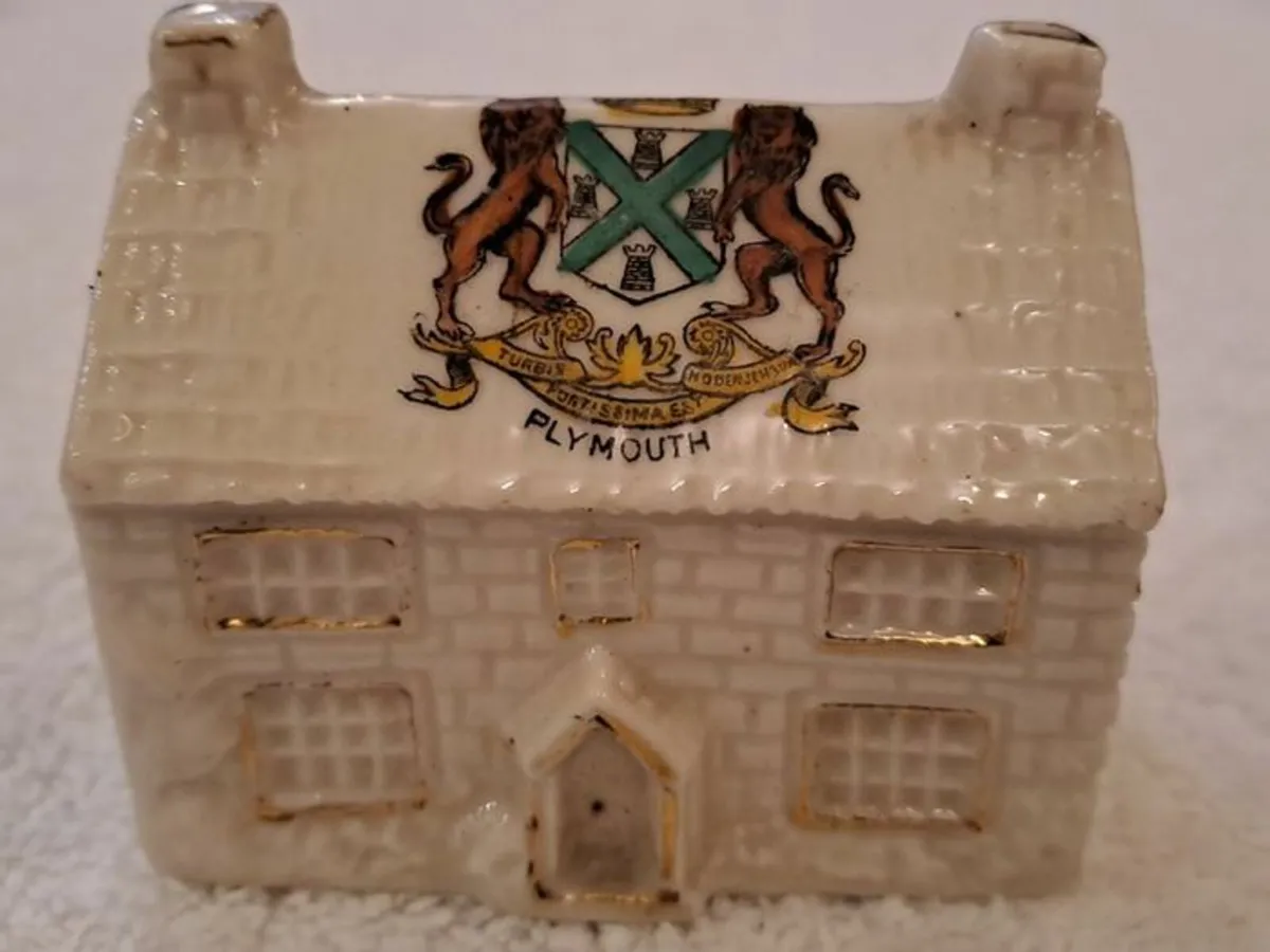 Vintage crested ceramic house Plymouth - Image 1
