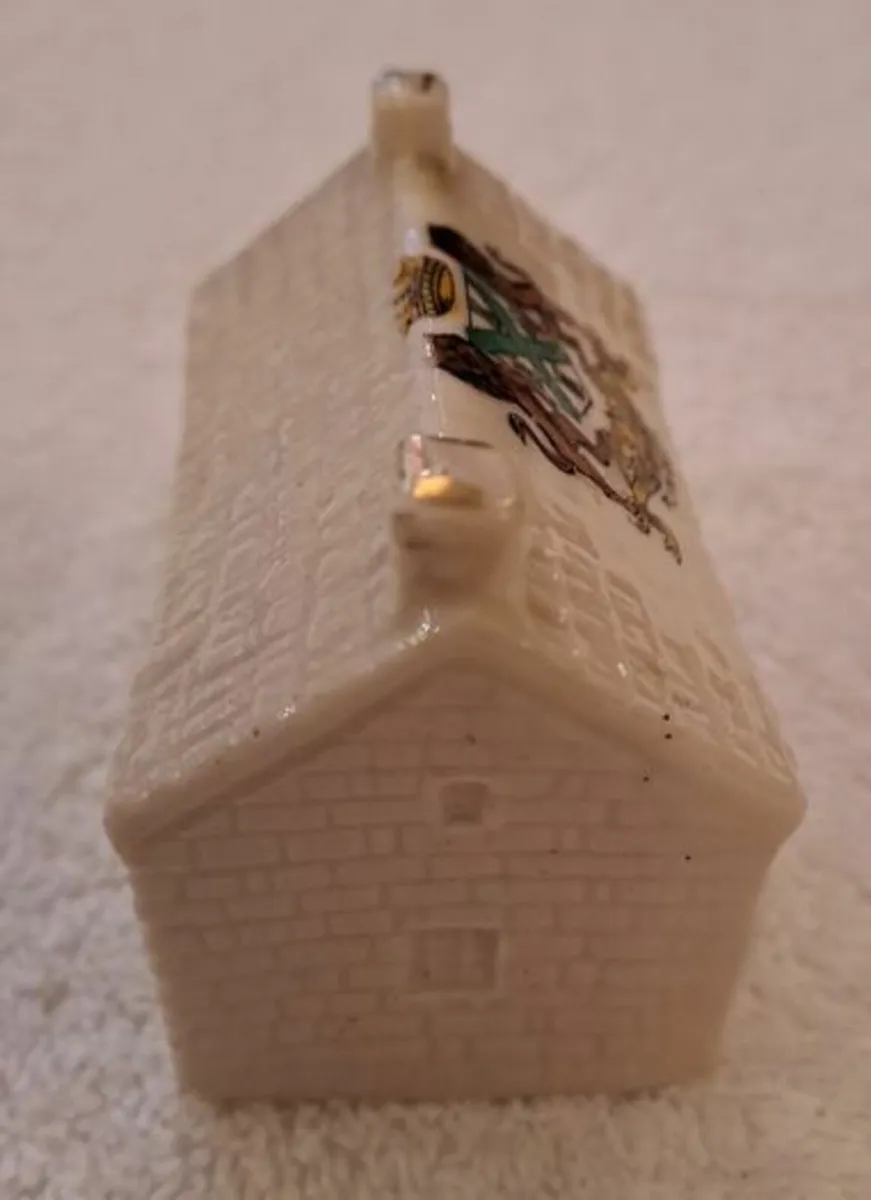 Vintage crested ceramic house Plymouth - Image 3