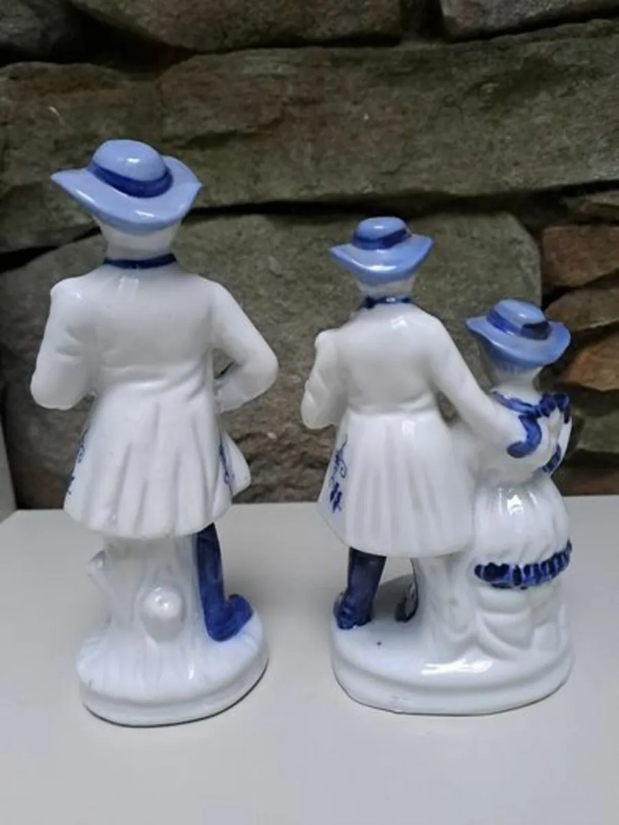 Vintage Porcelain white and cobalt blue - Image 2