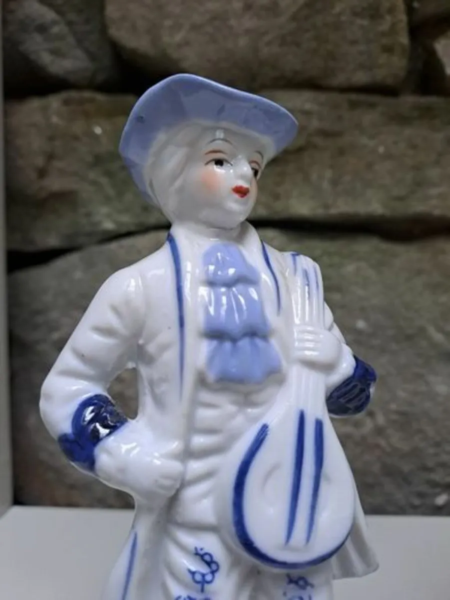Vintage Porcelain white and cobalt blue - Image 4