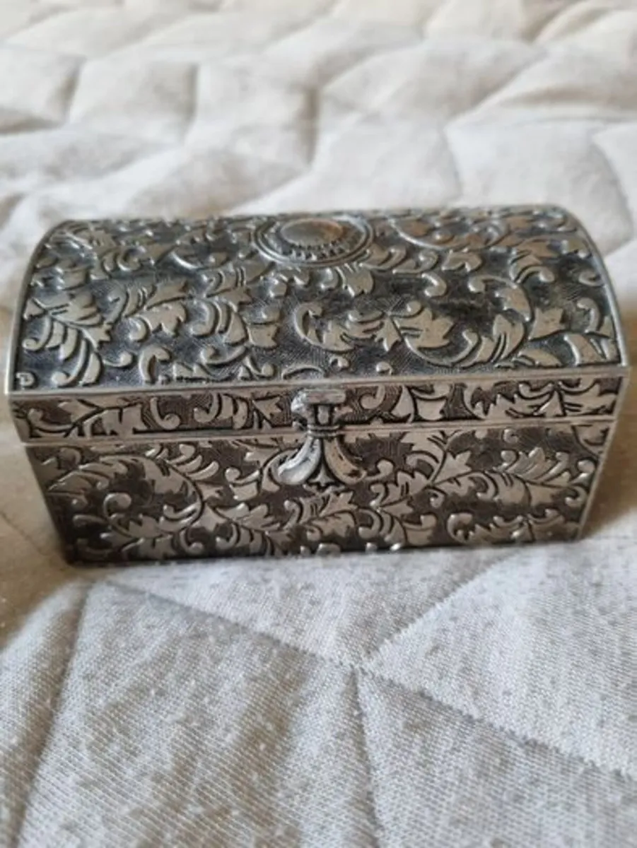 Vintage metal small box - Image 1