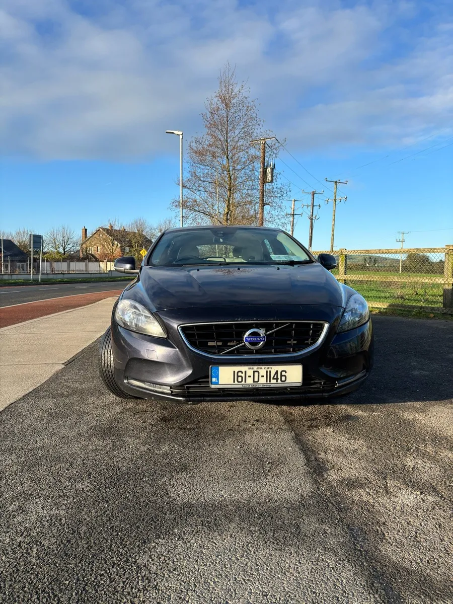 VOLVO V40 D2 SE - Image 1