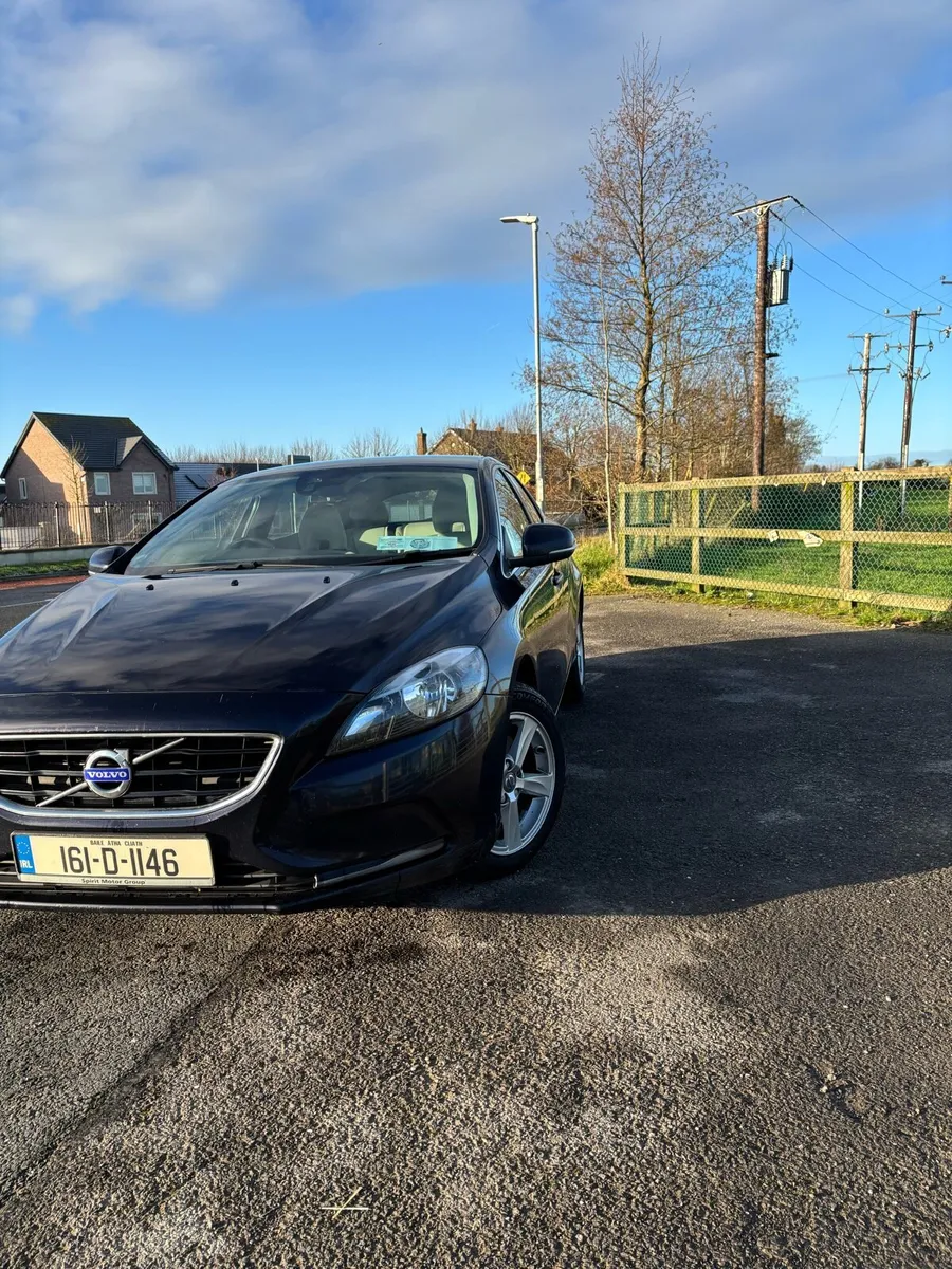 VOLVO V40 D2 SE - Image 2