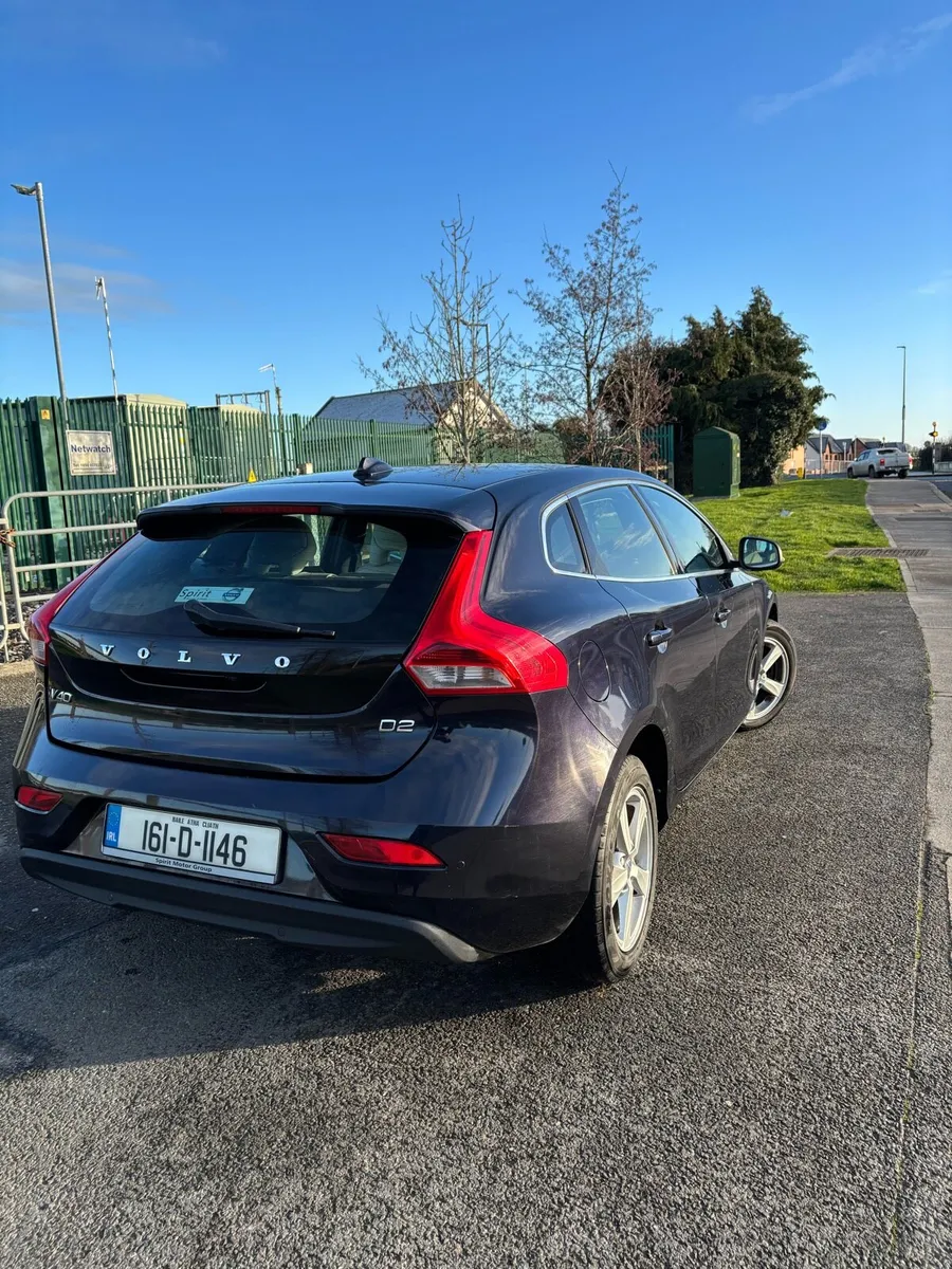 VOLVO V40 D2 SE - Image 4