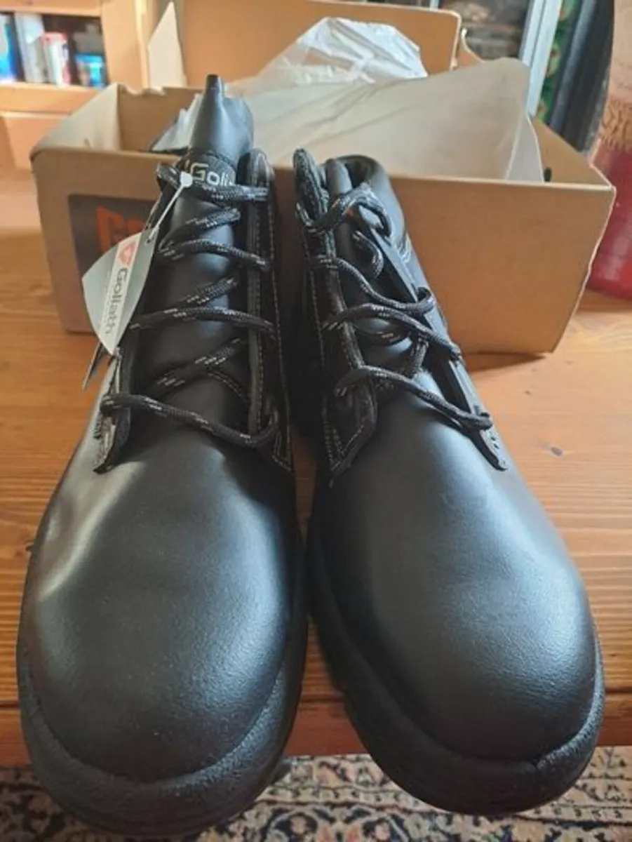 Goliath Safety boots size 9 - Image 4