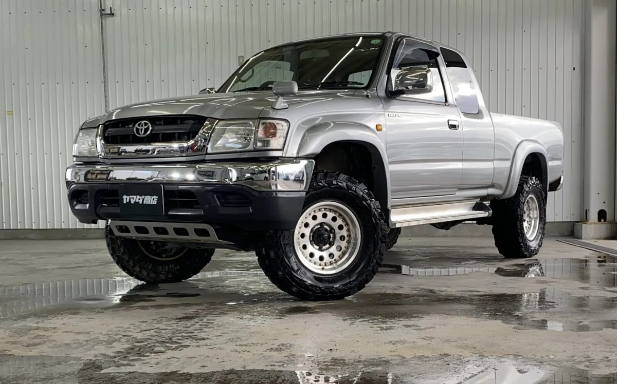 Toyota Hilux 3.0 Diesel Extra Cab 4WD – Japan - Image 1