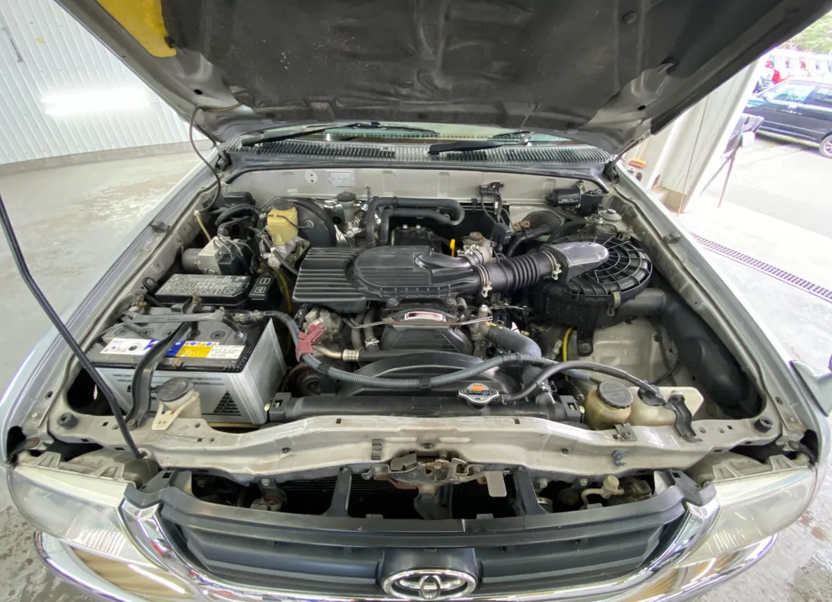 Toyota Hilux 3.0 Diesel Extra Cab 4WD – Japan - Image 2