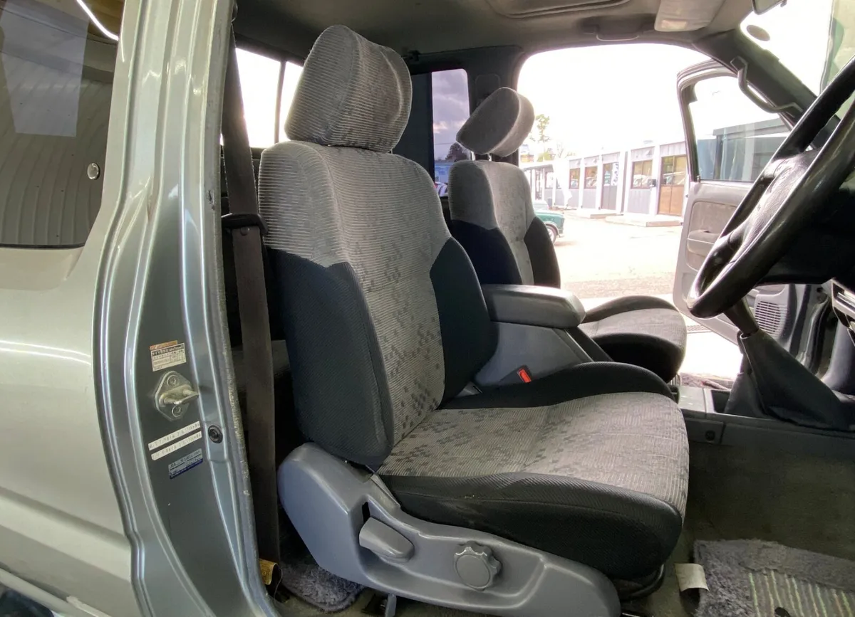 Toyota Hilux 3.0 Diesel Extra Cab 4WD – Japan - Image 3