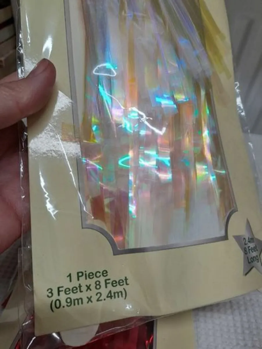 Red and white foil Curtains bundle - Image 2