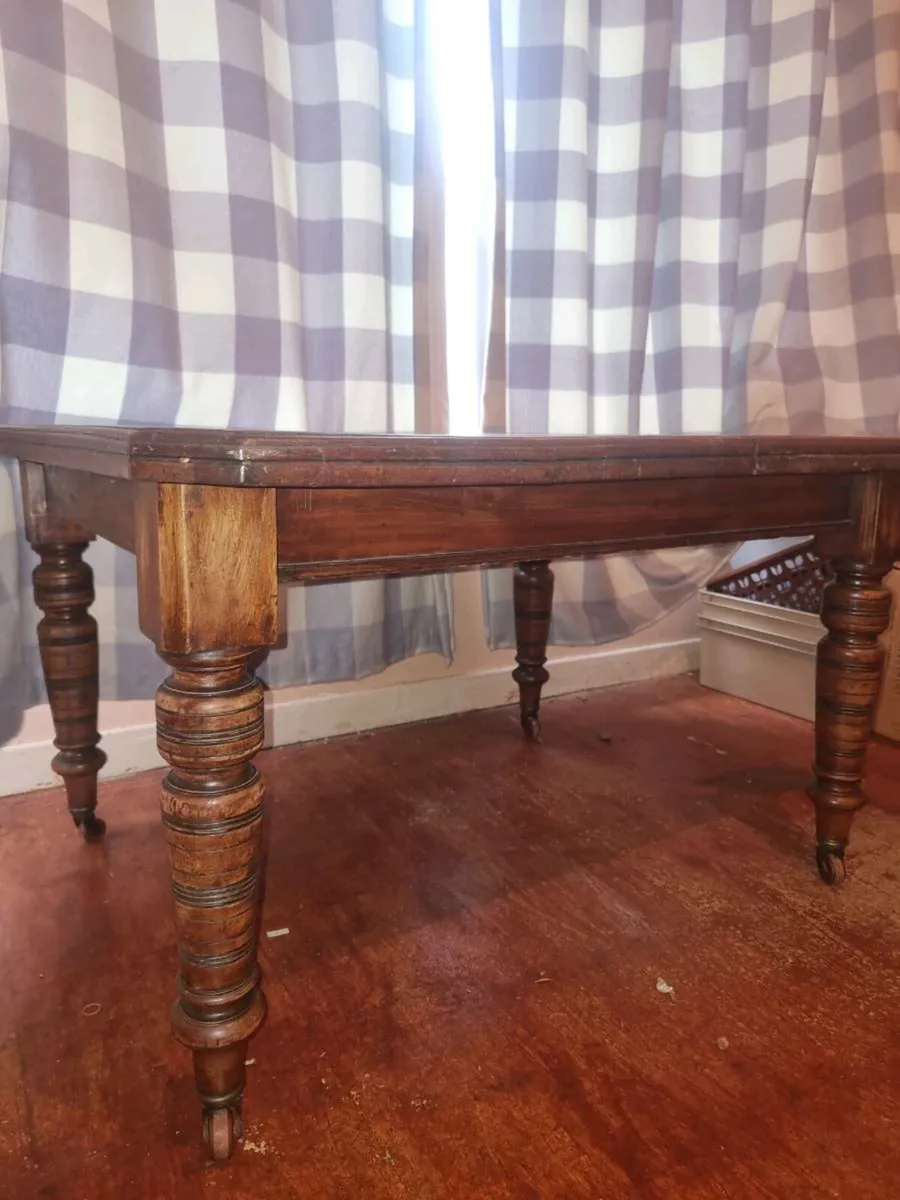 Dining table - Image 1