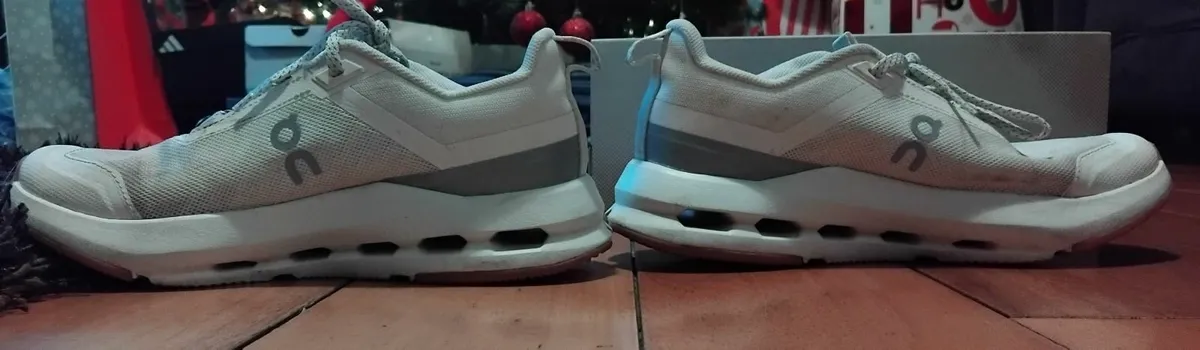 On Cloud Runners White Size 5 - Image 1