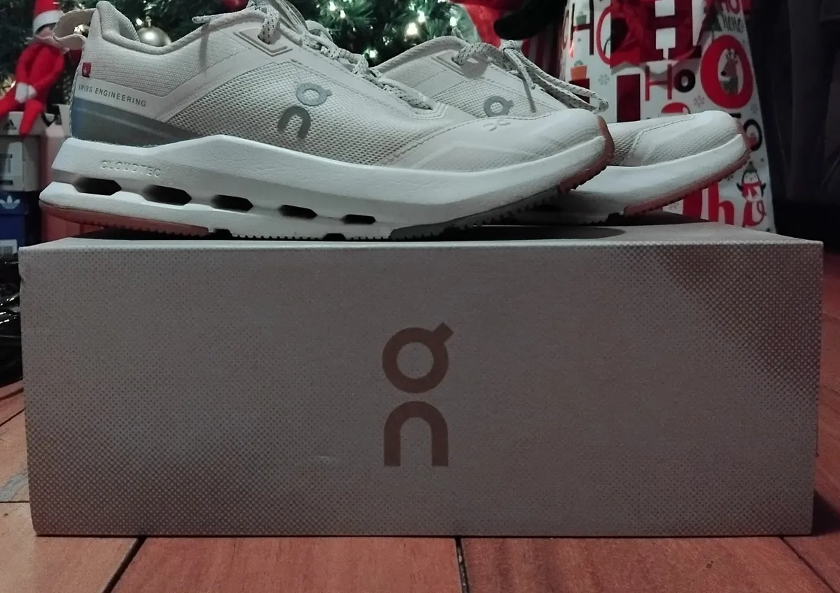 On Cloud Runners White Size 5 - Image 3