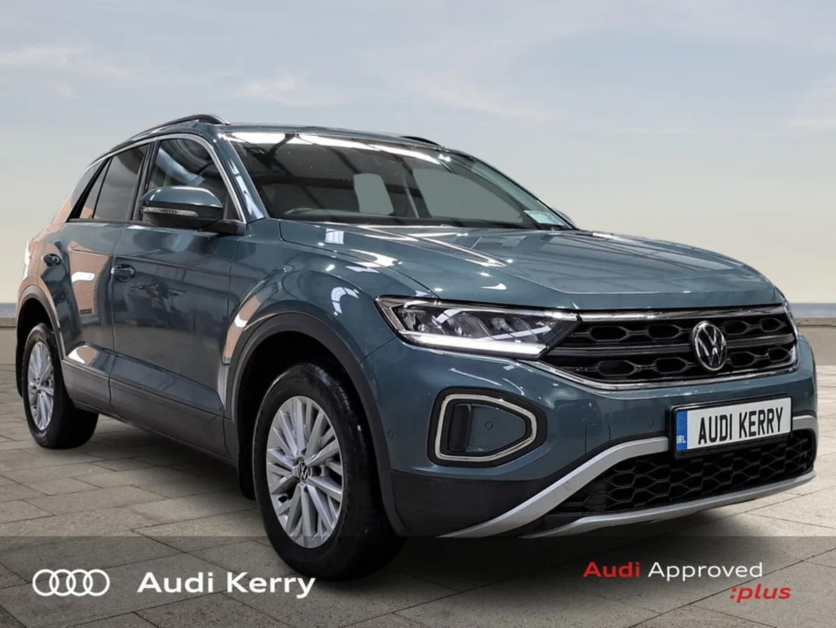 Volkswagen T-Roc LIFE 2.0 TDI 116HP WITH REAR CAME - Image 1