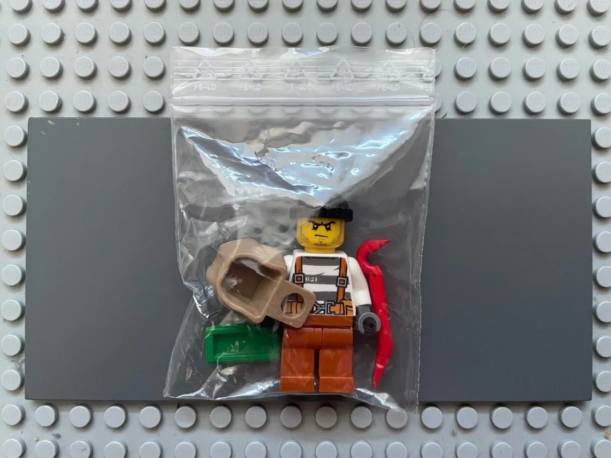 lego city cty0777 Police minifigure- City Bandit - Image 3