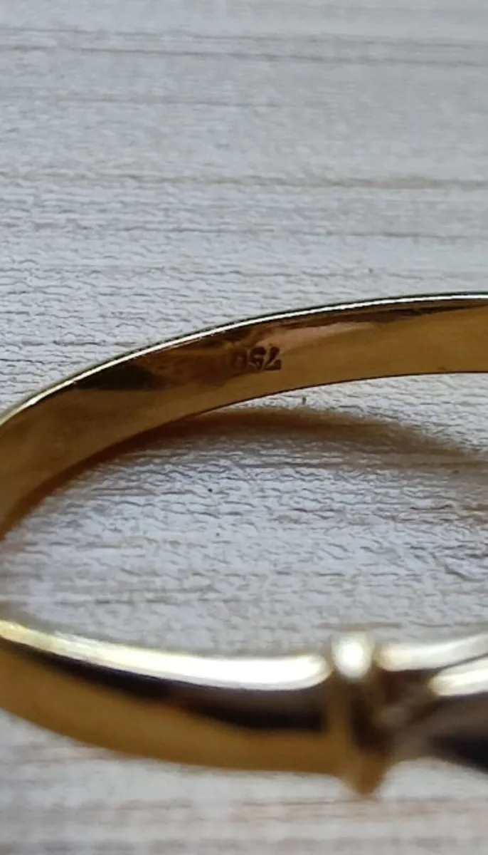 18 k diamond and sapphire - Image 3